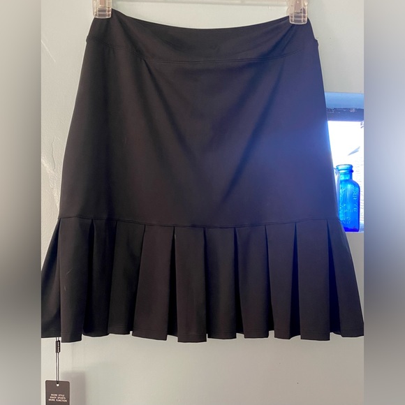 NWT SKORT- black, two pockets – breathable panty underneath – ruffled – pretty - Picture 3 of 6